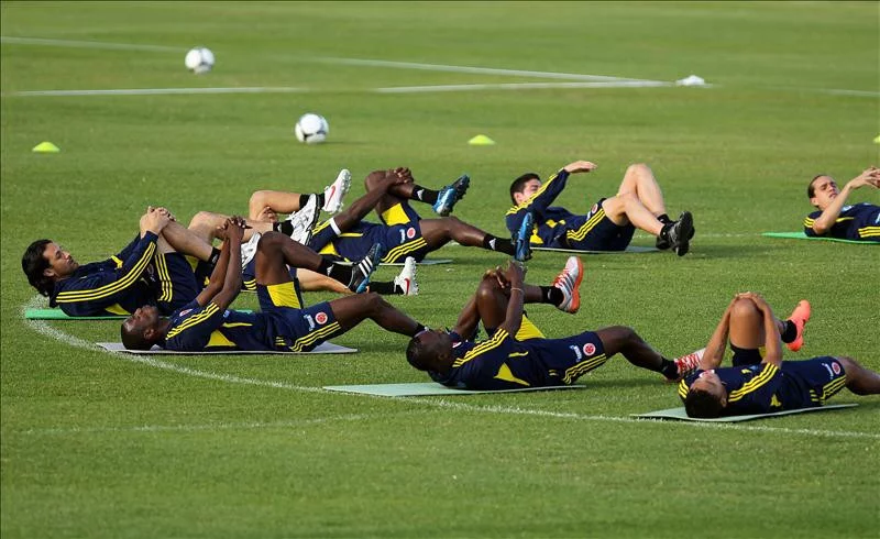 post card Estiramientos y calentamiento en futbol.webp